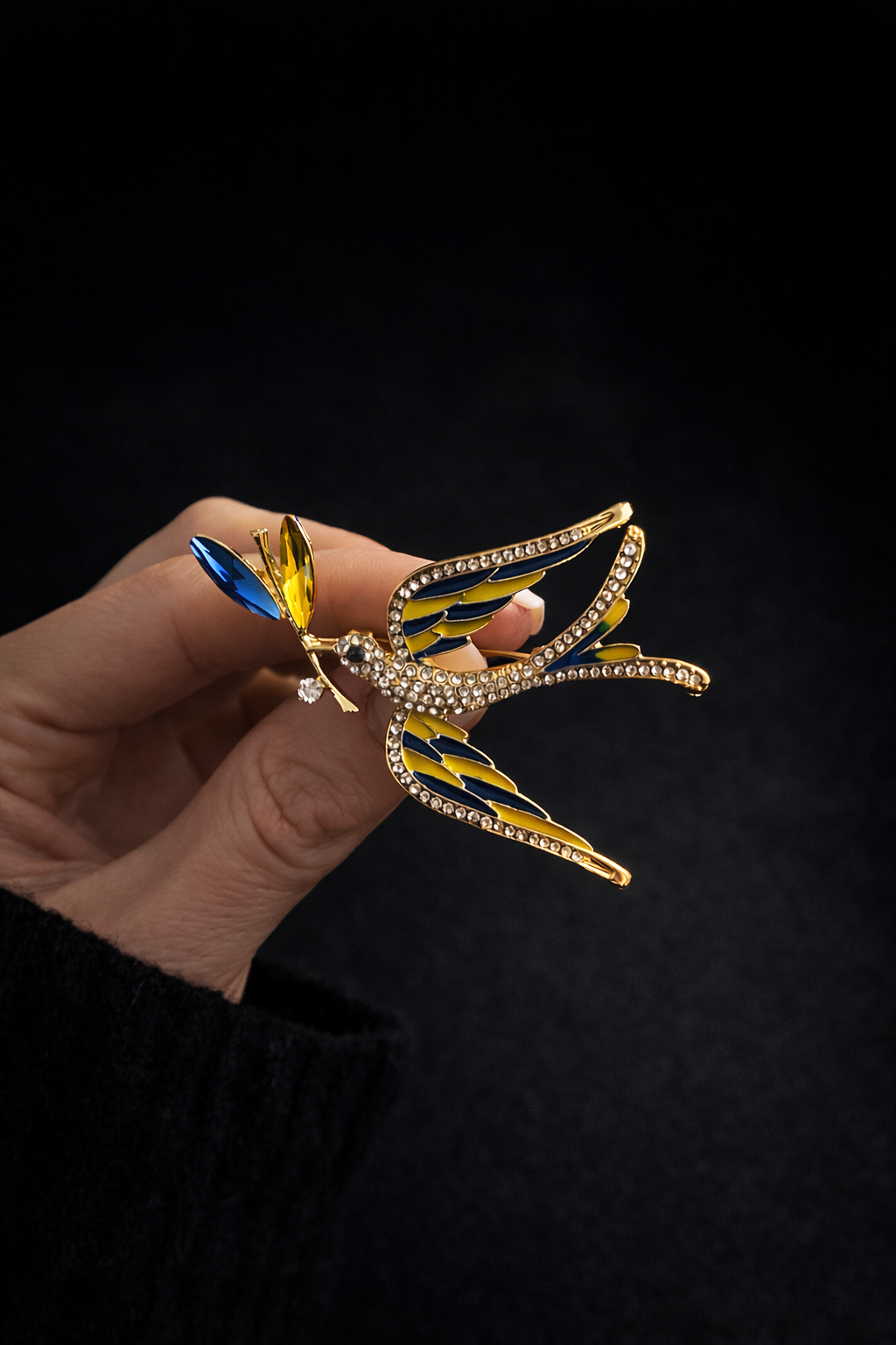 Lastivka Brooch Pin
